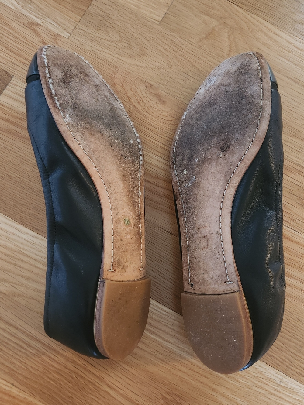 Tory Burch Black Leather Ballet Flats with Gold Logo - Picture 2 of 4